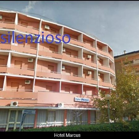 Hotel Marcus Чезенатико Экстерьер фото
