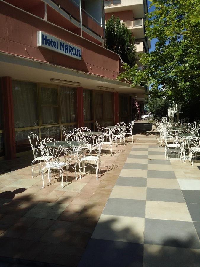 Hotel Marcus Чезенатико Экстерьер фото